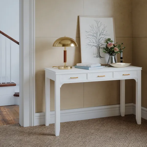 LivinHill Psací stůl Avola 122 cm s nabíjecí stanicí z masivu bílý