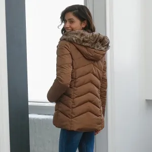 Bunda s kapucňou a kožušinovou imitáciou