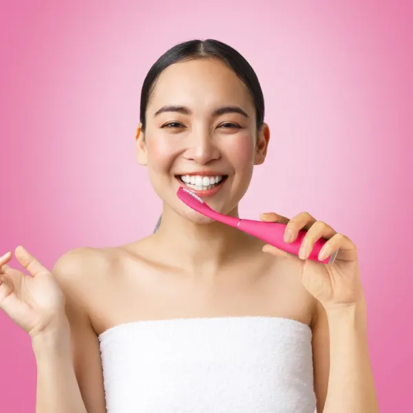 FOREO ISSA™ 4 elektrická zubná kefka Fuchsia 1 ks