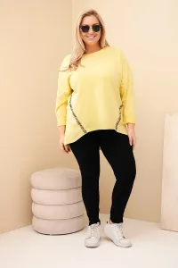 Plus size dámska blúzka s leopardím lemom