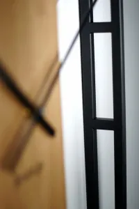 Dizajnovénástennéhodinyvkombináciídrevaakovu50cm46774
