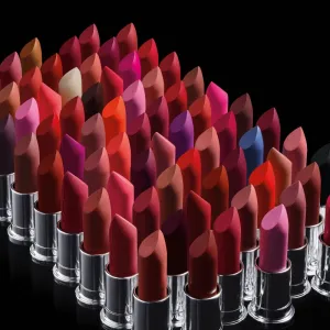 MAC Cosmetics MACximal Sleek Satin Lipstick Mini saténový rúž pre dokonalý vzhľad odtieň CENTRE OF ATTENTION 1.5 g