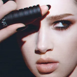 NARS Climax Extreme Mascara riasenka pre objem a definíciu rias odtieň UNCENSORED BLACK 7 g