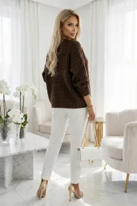 Hrejivý oversized sveter s V-výstrihom - čokoládový
