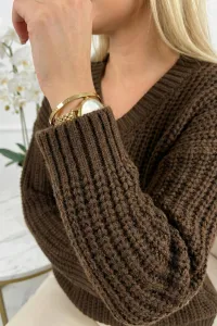 Hrejivý oversized sveter s V-výstrihom - čokoládový