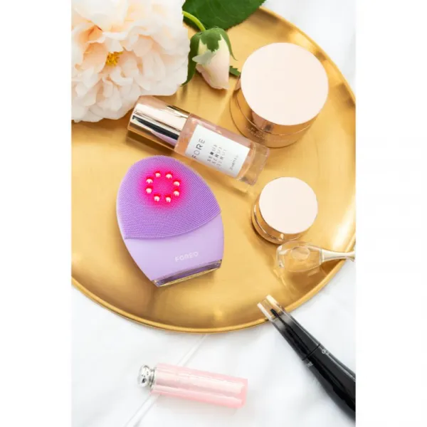FOREO LUNA™4 Plus čistiaci sonický prístroj s termo funkciou a spevňujúcou masážou pre citlivú pleť 1 ks