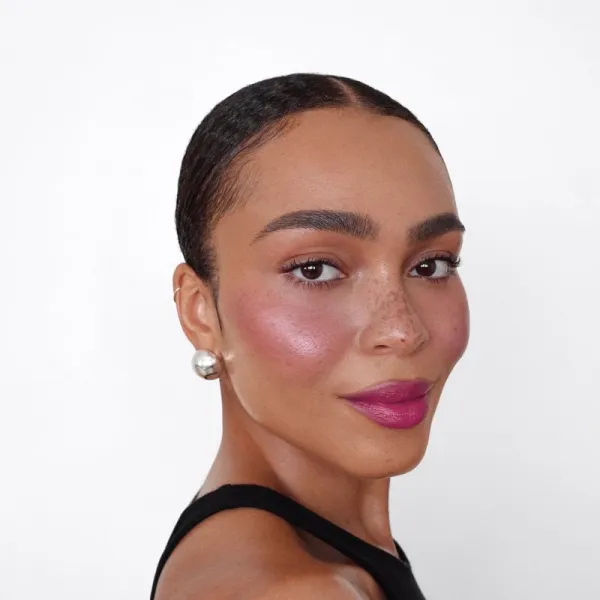 Smashbox LIT STX Blushlighter lícenka s rozjasňovačom v tyčinke odtieň Pixel Plum 5 g