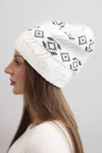 Dámska zimná čiapka s geometrickým vzorom