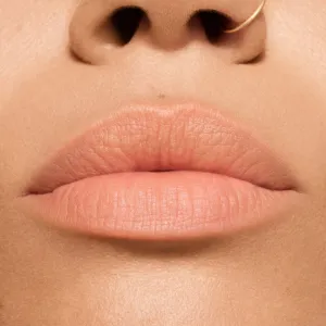 MAC Cosmetics Powder Kiss Hazy Matte matný rúž odtieň Ready To Mingle 3.5 g