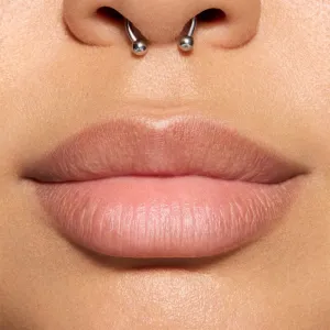 MAC Cosmetics Metamorphosis Spring Collection Lipglass Blow olej na pery so zväčšujúcim efektom odtieň Snapdragon 5 ml