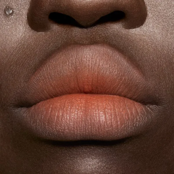 MAC Cosmetics Powder Kiss Hazy Matte matný rúž odtieň Moving On Up 3.5 g