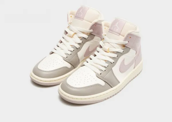 Wmns Air Jordan 1 Mid