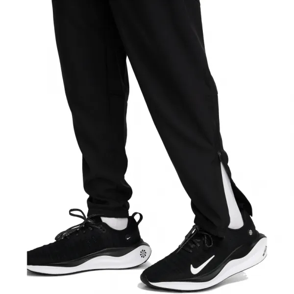 Pánske bežecké nohavice NIKE M NK DF CHALLENGR WVN PANT BLACK BLACK REFLECTIVE SILV