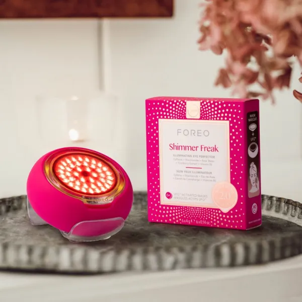 FOREO UFO™ 3 LED sonický prístroj pre urýchlenie účinku pleťovej masky s LED a NIR svetlom 1 ks