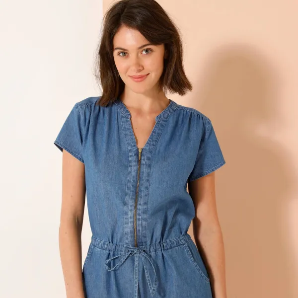 Krátke šaty z tenkého denimu s výstrihom na zips a šnúrkou v páse