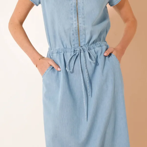 Midi šaty z tenkého denimu s výstrihom na zips a šnúrkou v páse