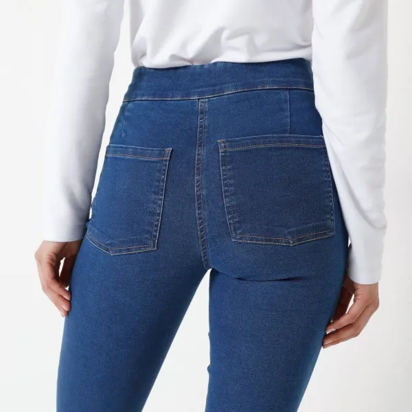 Strečové bootcut džegíny pre nižšiu postavu