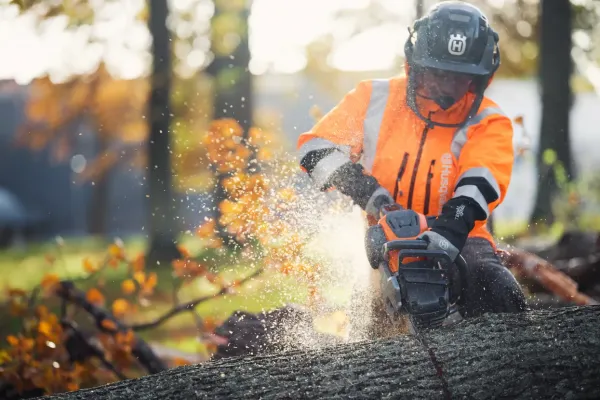 Akumulátorová reťazová píla Husqvarna 550i XP® bez akumulátora a nabíjačky