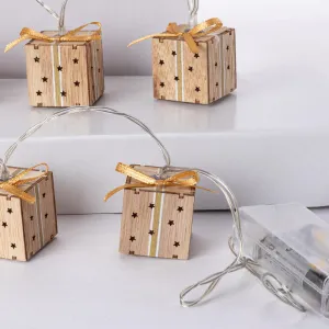 Svetelná reťaz s drevenými darčekmi