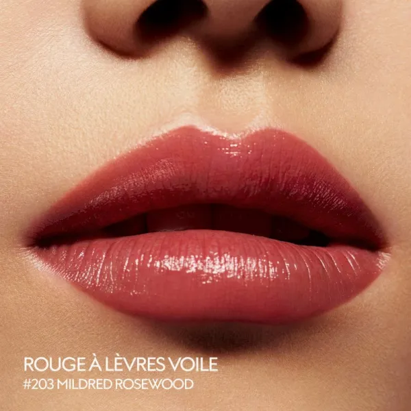 Gucci Gucci Beauty Rouge à Lèvres Voile lesklý rúž odtieň 134 Clara Chestnut 3.5 g