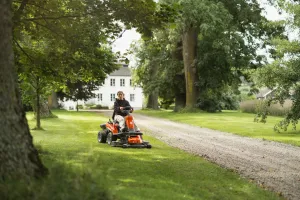 Záhradný rider Husqvarna R 200iX (bez žac. ústrojenstva)