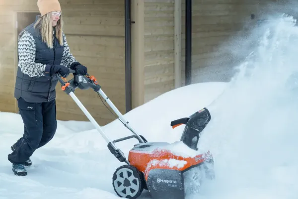 Snehová fréza Husqvarna ST 253i bez akumulátora a nabíjačky