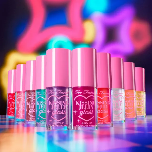 Too Faced Kissing Jelly Lip Oil Gloss olejový lesk na pery pre intenzívnu hydratáciu odtieň Cherry Pie 4.5 ml