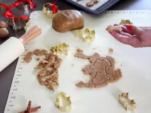 Vykrajovač na cukrovinky TORO 7cm zlatý perníček