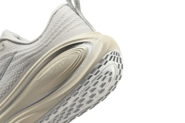 Nike Vomero Plus "Platinum Tint" (IQ0308-094)
