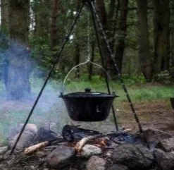 Závesnýsmaltovanýkotlík16L+trojnožka