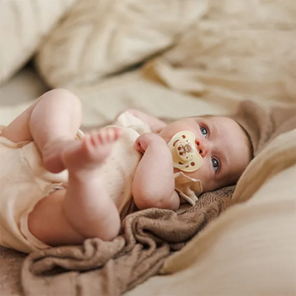BabyOno Take Care Anatomical Silicone Soothers cumlík Night & Day 0-6m 2 ks