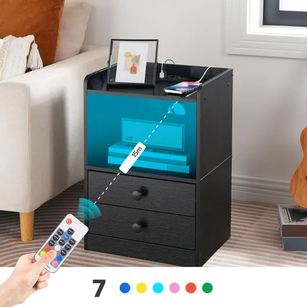 VASAGLE Nočný stolík Silven 38 cm s LED osvetlením a nabíjacou stanicou čierny