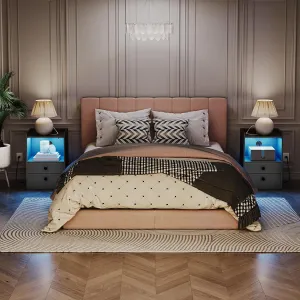 VASAGLE Nočný stolík Silven 38 cm s LED osvetlením a nabíjacou stanicou čierny