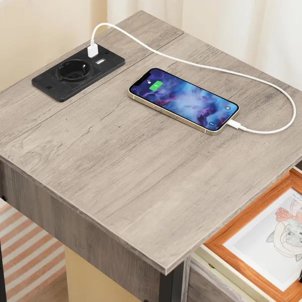 Nočný stolík Vasagle Ferira 40 cm s nabíjacou stanicou čierny/sivý