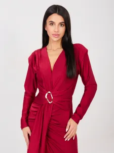 Elegantné červené šaty s opaskom