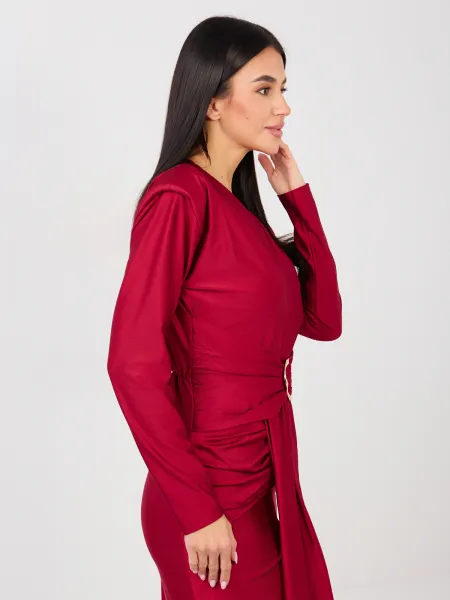 Elegantné červené šaty s opaskom