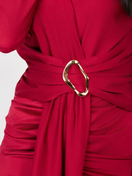 Elegantné červené šaty s opaskom