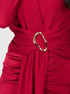 Elegantné červené šaty s opaskom
