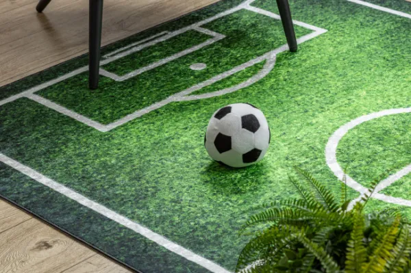 Detský koberec protišmykový BAMBINO 58690 futbalové ihrisko, zelený
