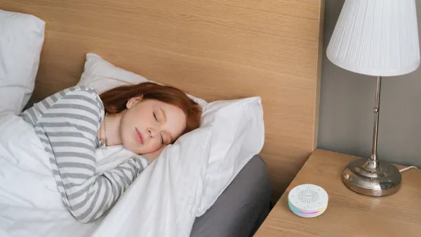 EVOLVEO Nubiloo – uspávací modul s bílým šumem, ukolébavkami a barevným světlem na dobrou noc