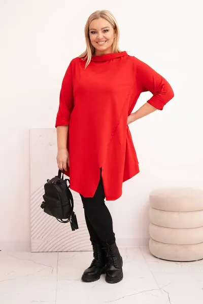 Plus size asymetrická blúzka s ohrnutými rukávmi