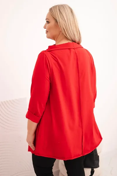 Plus size asymetrická blúzka s ohrnutými rukávmi