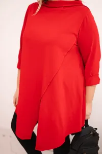 Plus size asymetrická blúzka s ohrnutými rukávmi
