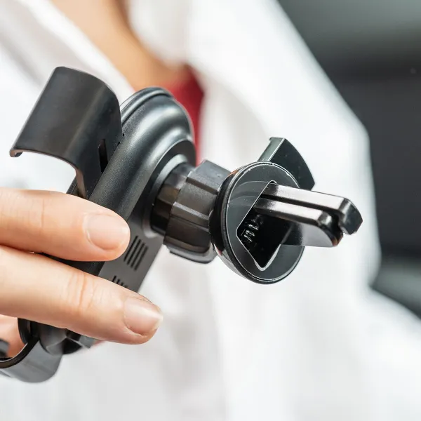 InnovaGoods Rychlá bezdrátová nabíječka do auta Chakar
