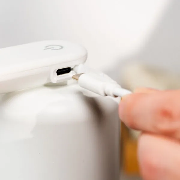 InnovaGoods Automatický plnitelný dávkovač mýdla Bitesap