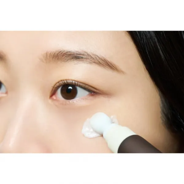 SKIN1004 Madagascar Centella Probio-Cica Bakuchiol Eye Cream protivráskový očný krém s upokojujúcim účinkom