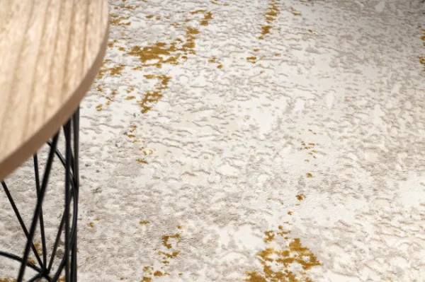 Koberec DUKE 51546 krémový / zlatý, vintage / strapce