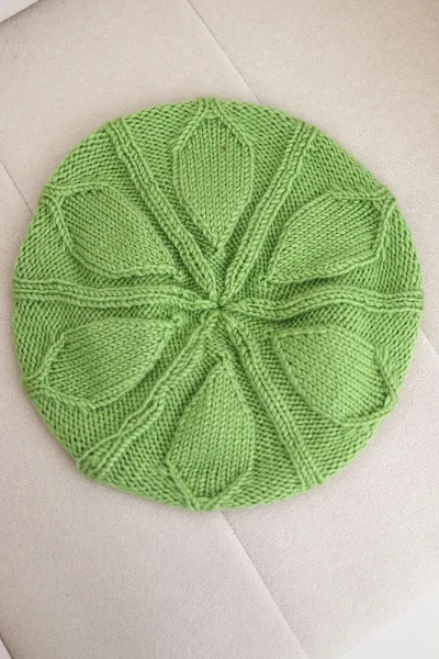 Zelený zimný baret Kesi K414