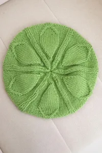 Zelený zimný baret Kesi K414