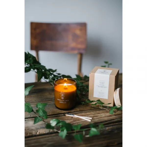 Smells Like Spells Norse Magic Norns vonná sviečka s dreveným knotom (luck/success) 200 g